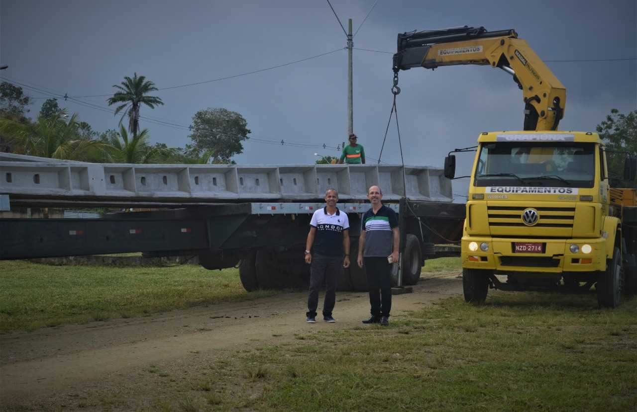Camacã: Postes dos Refletores do Estádio Ribeirão já chegaram na cidade

